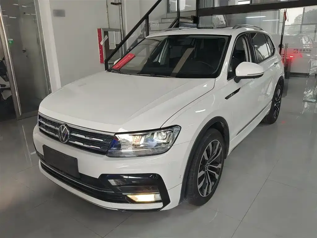 Volkswagen Tiguan L — фото 8