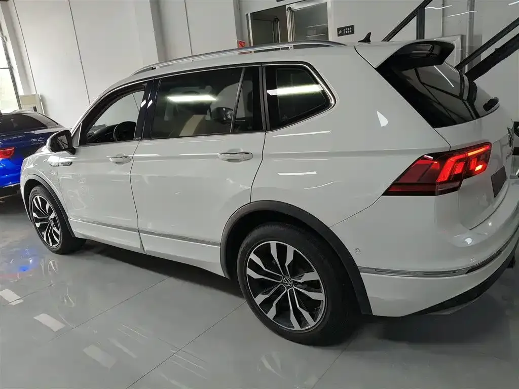 Volkswagen Tiguan L — фото 3