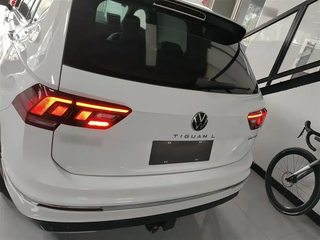 Volkswagen Tiguan L — фото 7