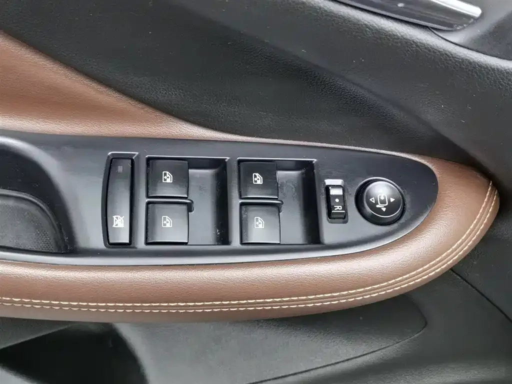 Buick Envision Plus — фото 9