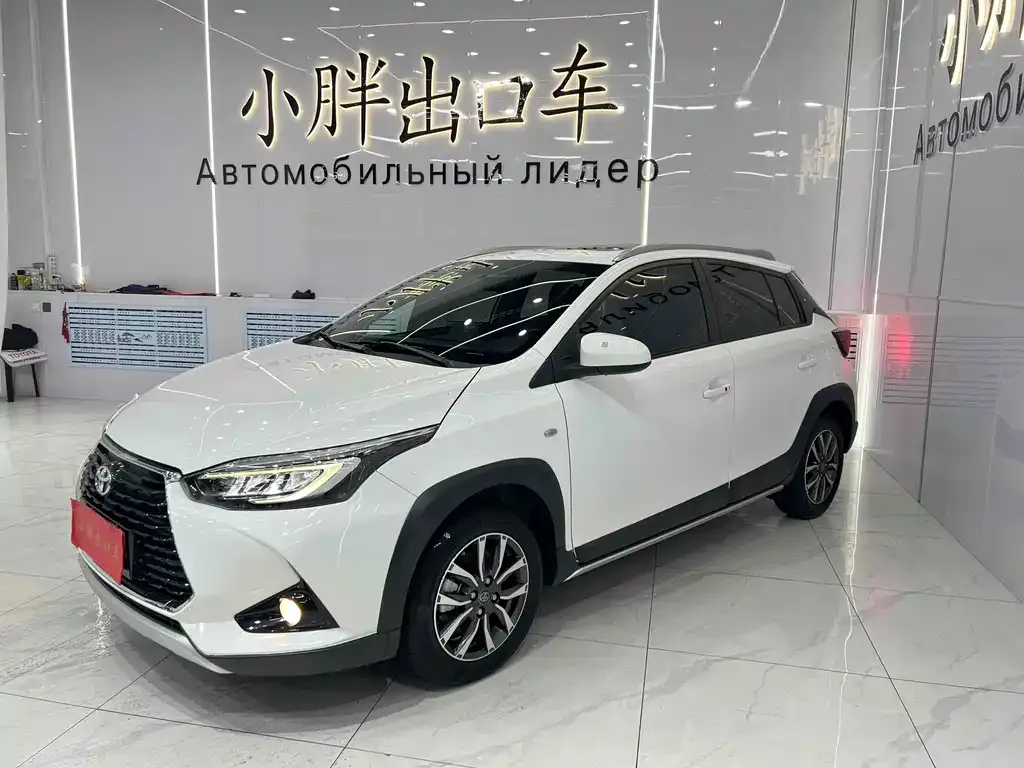 Toyota Yaris L — фото 1