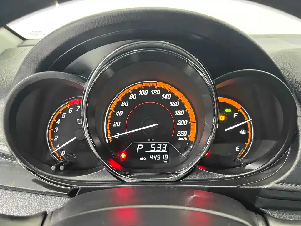 Toyota Yaris L — фото 6