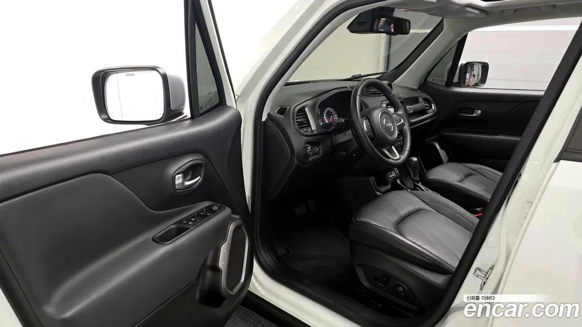 Jeep Renegade — фото 2