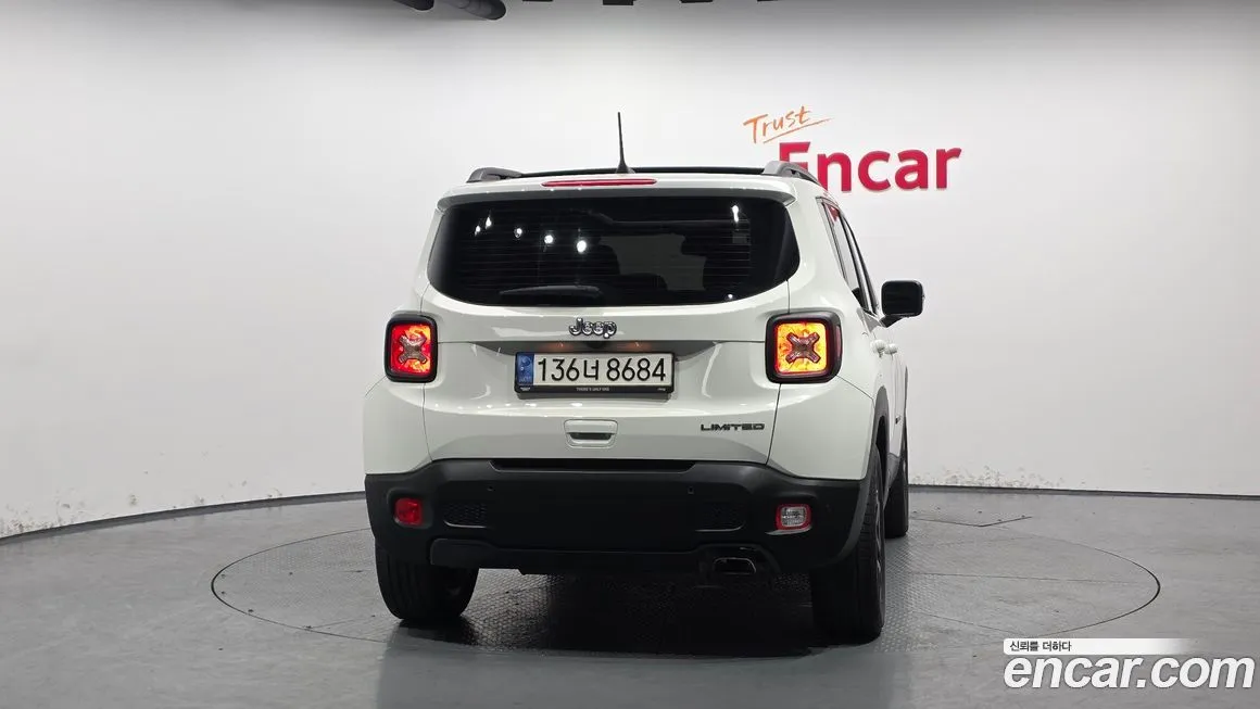 Jeep Renegade — фото 3