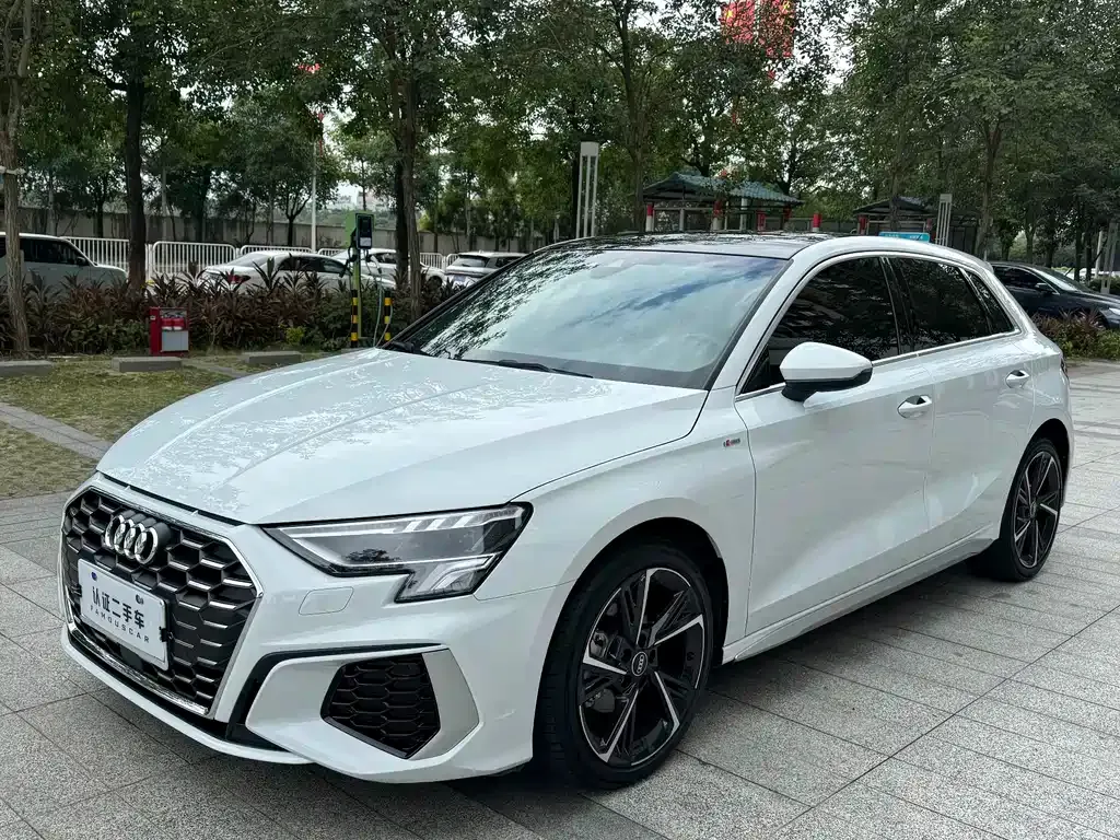 Audi A3 — фото 1
