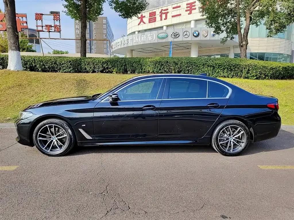BMW 5 Series — фото 10