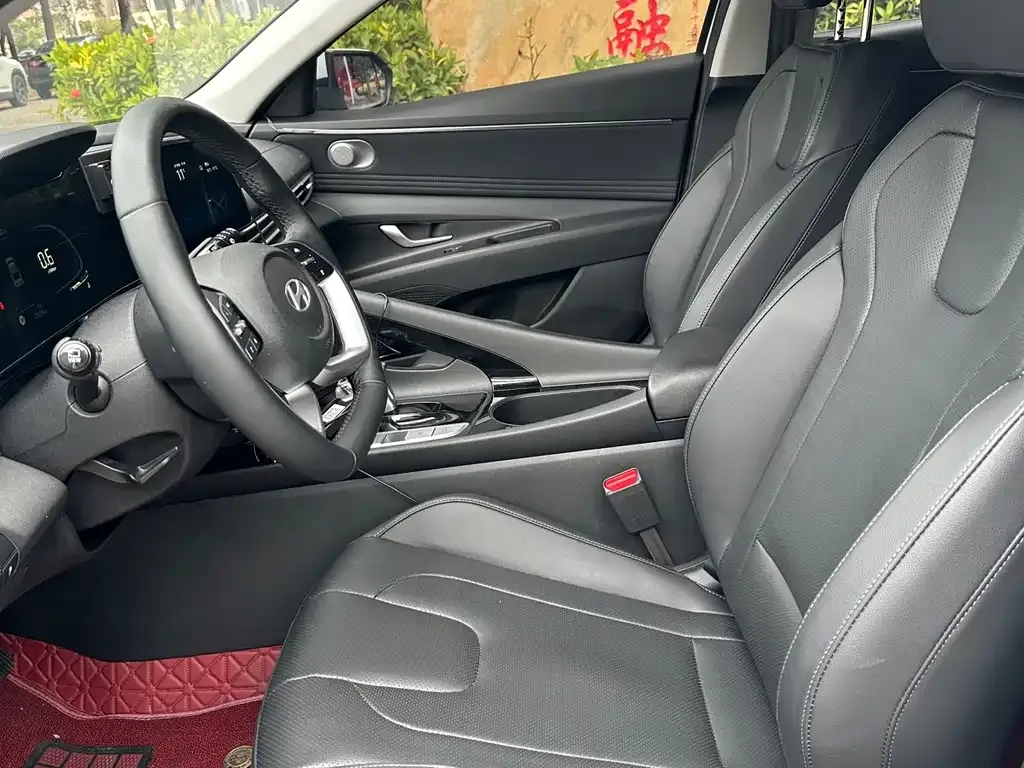 Hyundai Elantra — фото 10