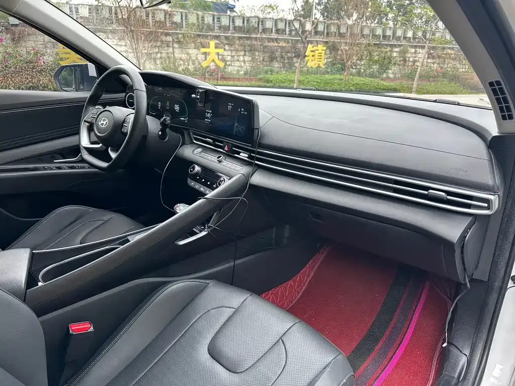 Hyundai Elantra — фото 2