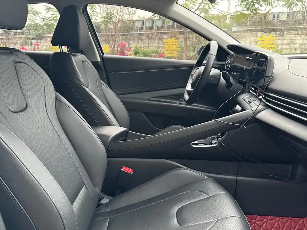 Hyundai Elantra — фото 4