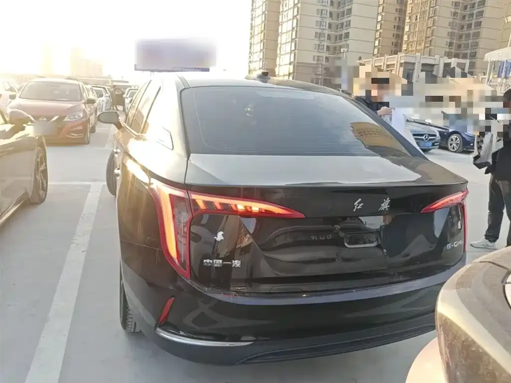 Hongqi E-QM5 — фото 7