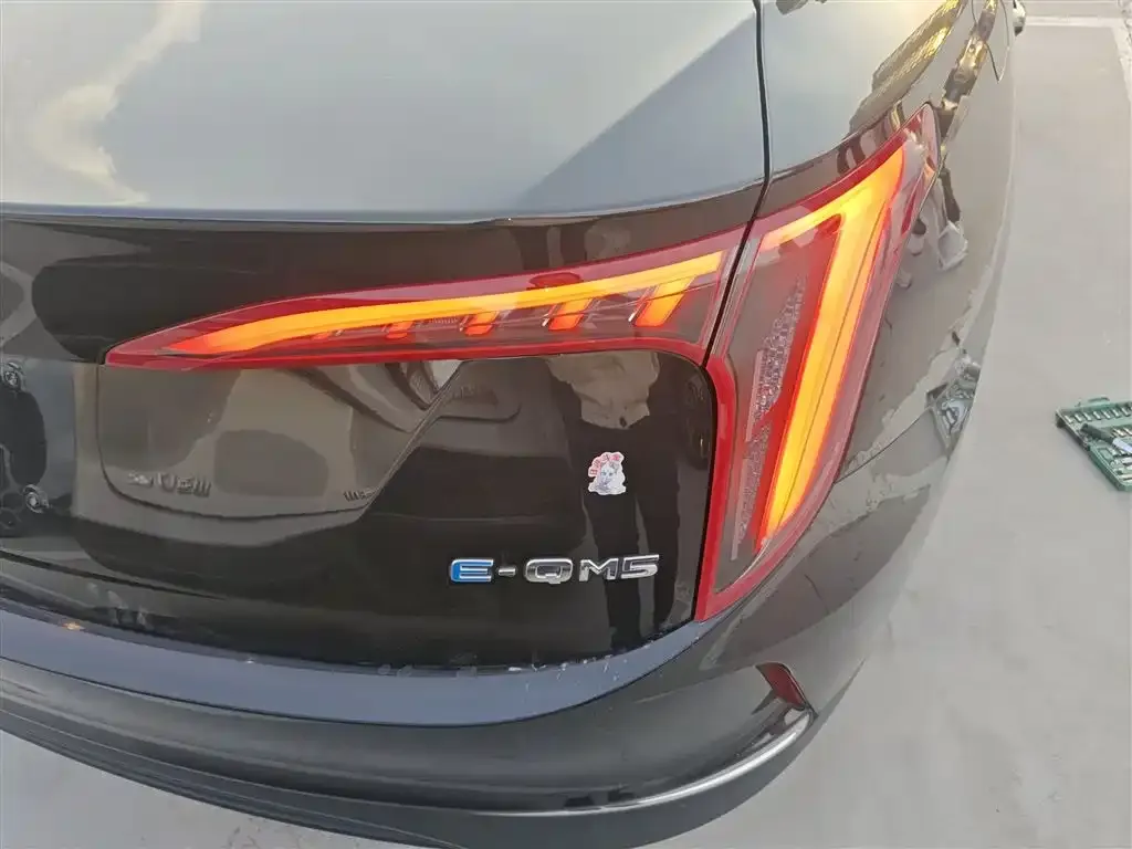 Hongqi E-QM5 — фото 3