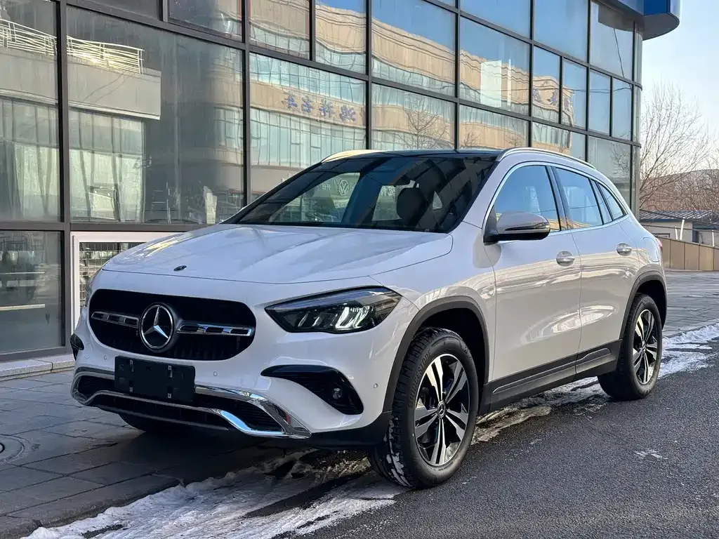 Mercedes-Benz GLA — фото 1