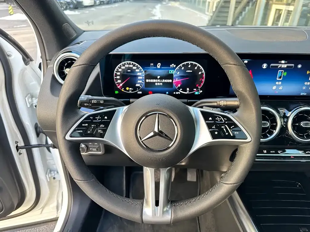 Mercedes-Benz GLA — фото 9