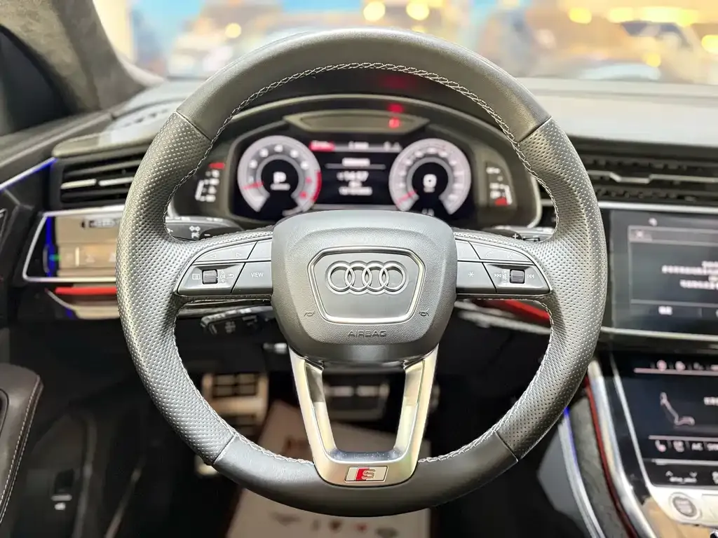 Audi Q8 — фото 10