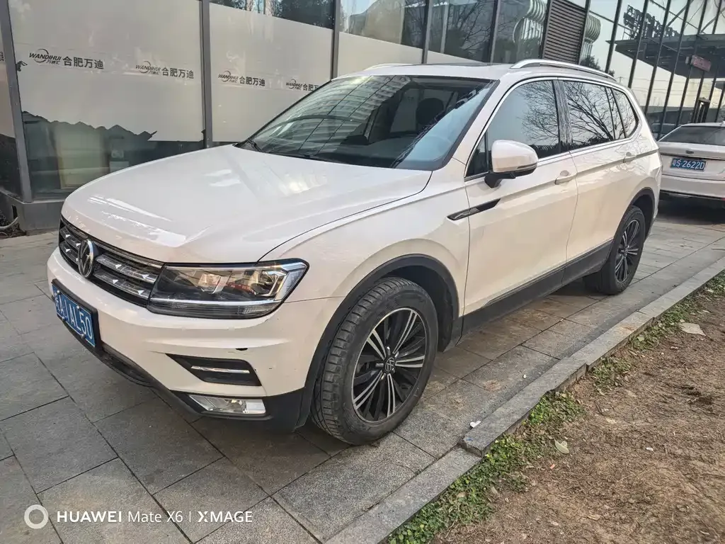 Volkswagen Tiguan L — фото 1