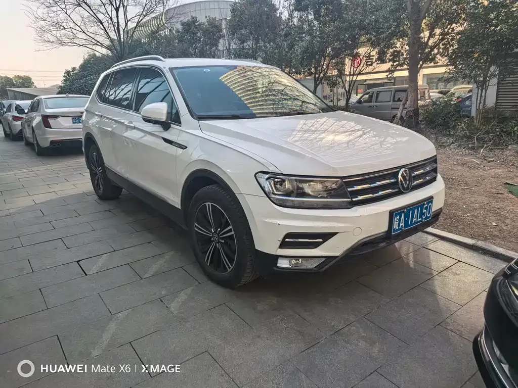 Volkswagen Tiguan L — фото 9