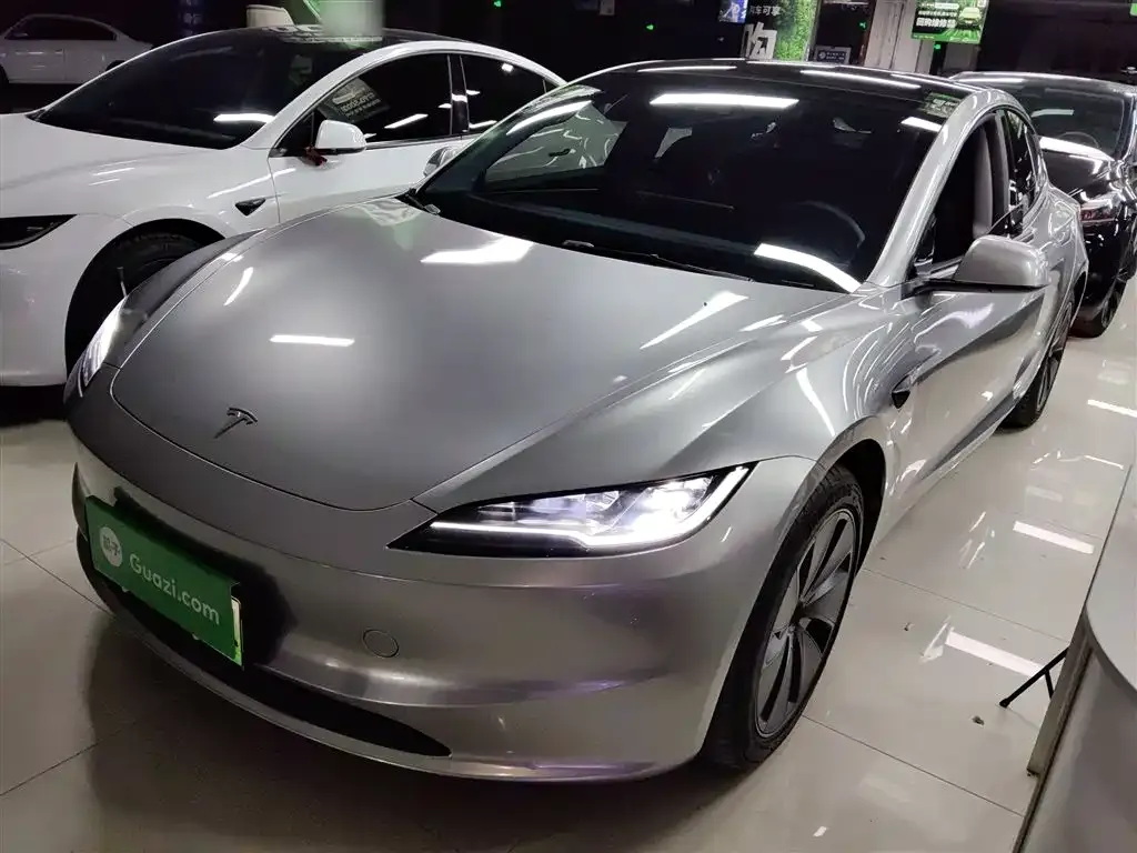 Tesla Model 3 — фото 1