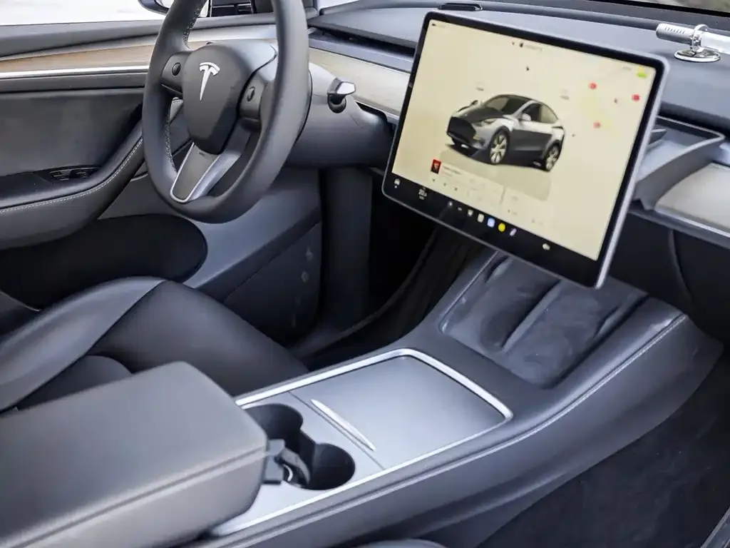 Tesla Model Y — фото 4