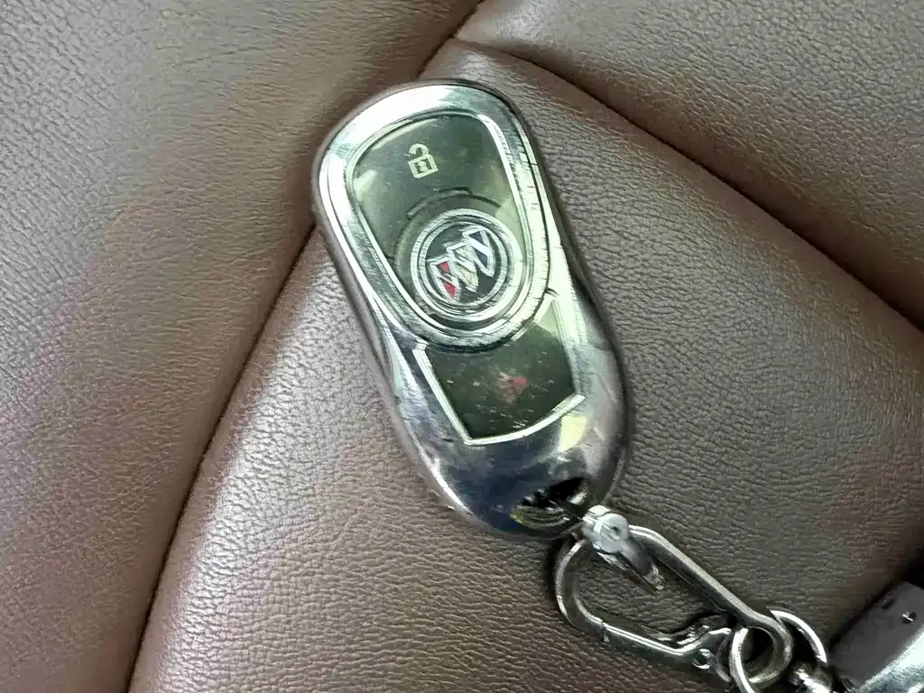 Buick Envision Plus — фото 8
