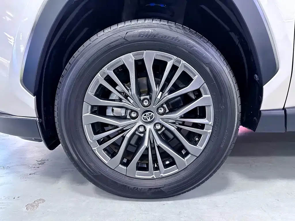 Toyota Wildlander — фото 8