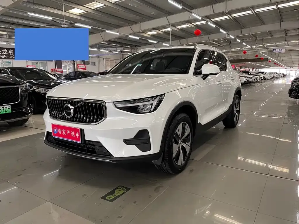 Volvo XC40 — фото 1