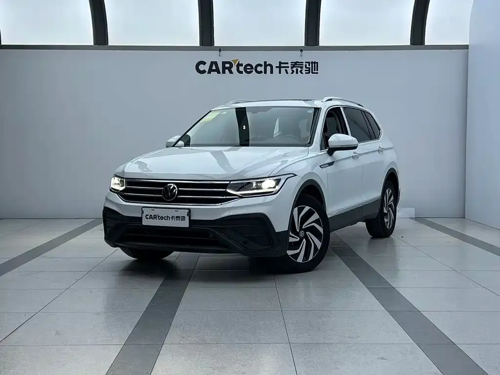 Volkswagen Tiguan L — фото 1