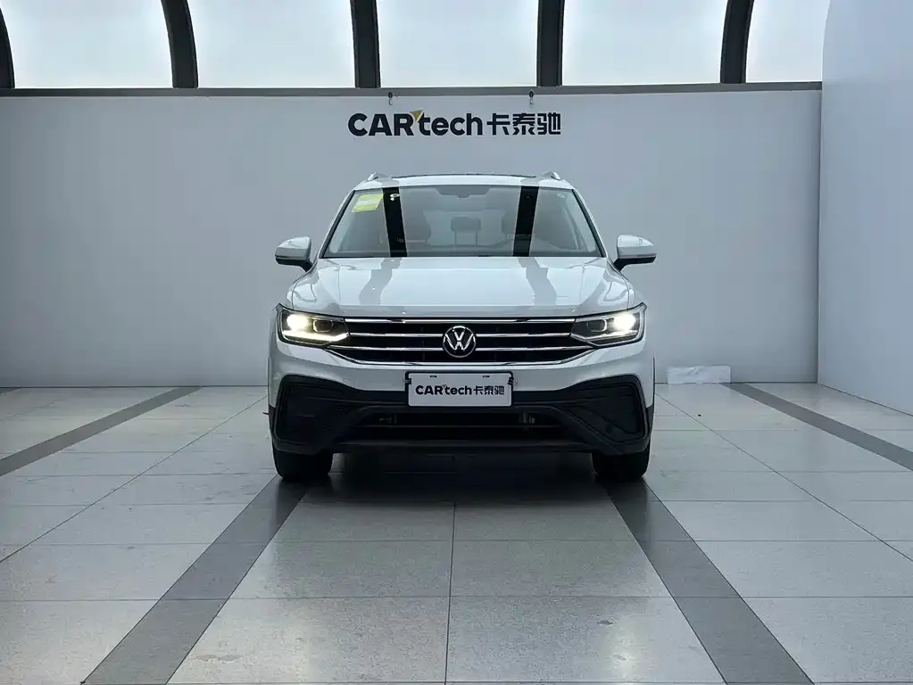 Volkswagen Tiguan L — фото 2
