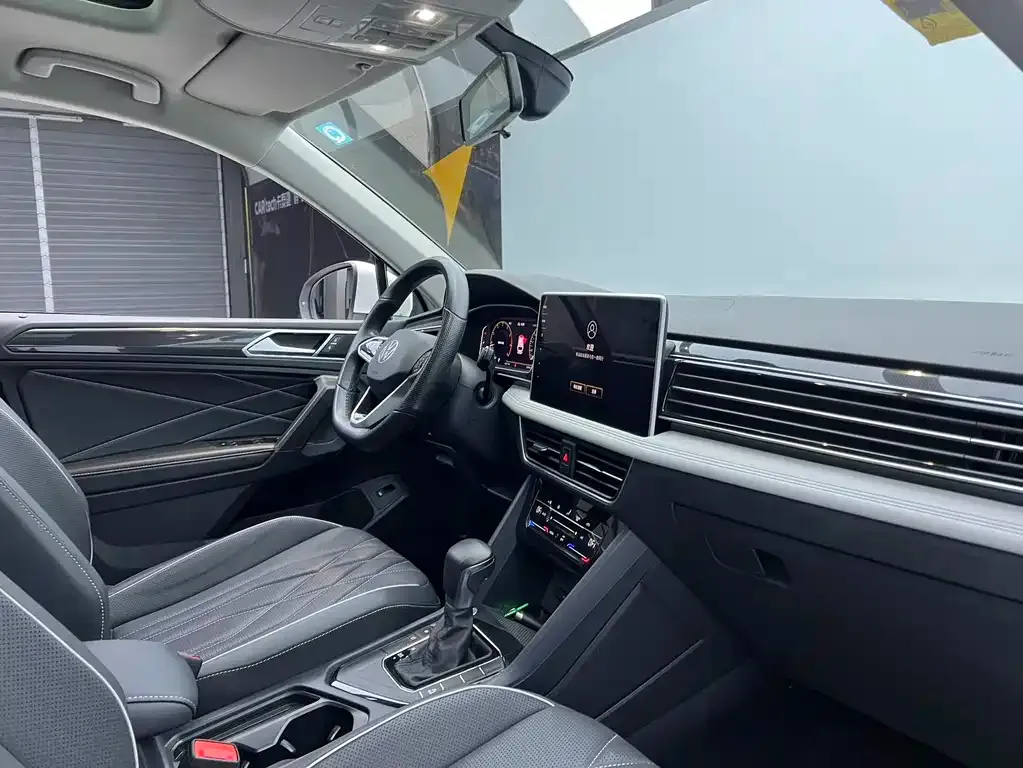 Volkswagen Tiguan L — фото 8