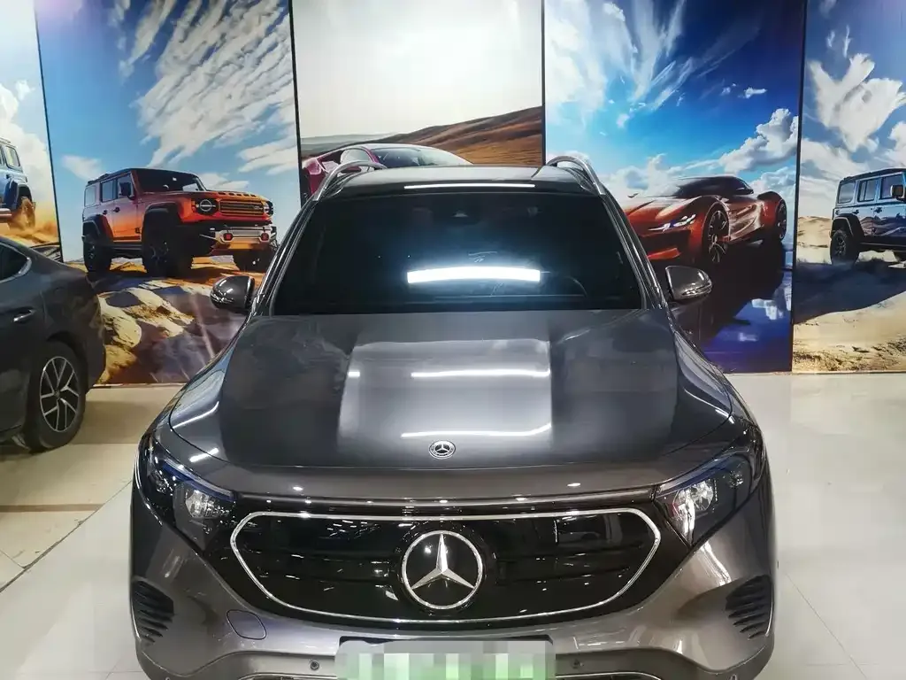 Mercedes-Benz EQB — фото 1