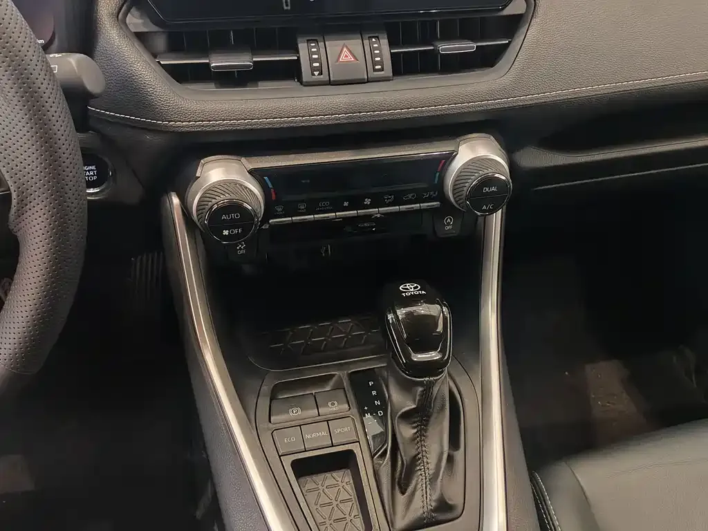 Toyota Wildlander — фото 10