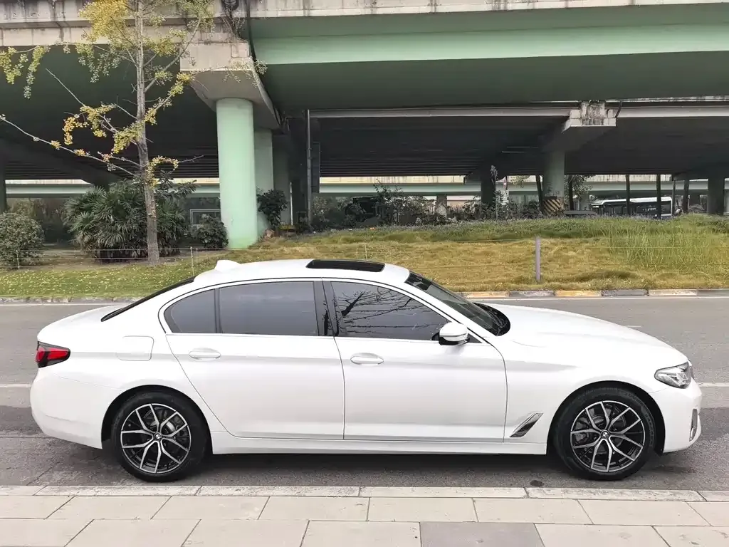 BMW 5 Series — фото 2