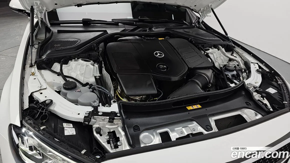 Mercedes-Benz E-Class — фото 8