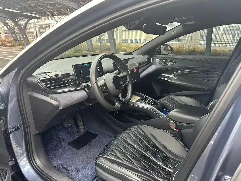 BYD Seal — фото 9