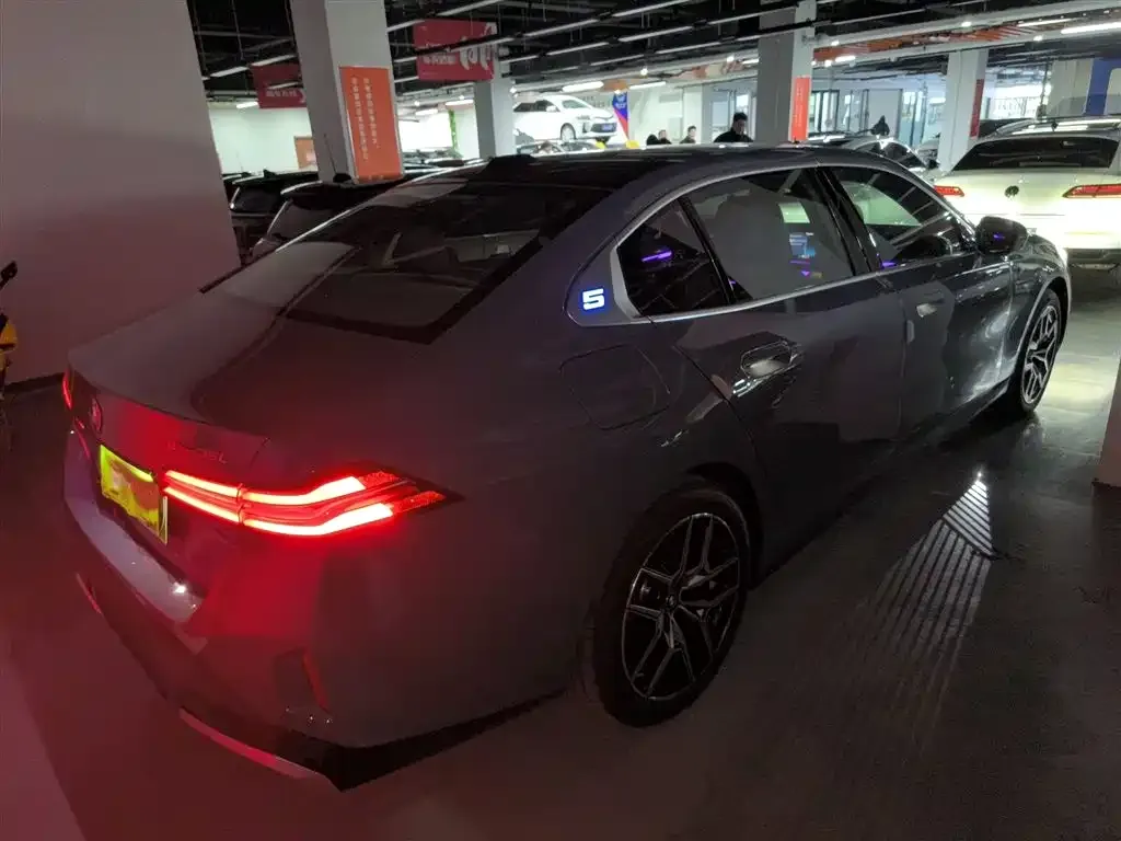 BMW i5 — фото 4