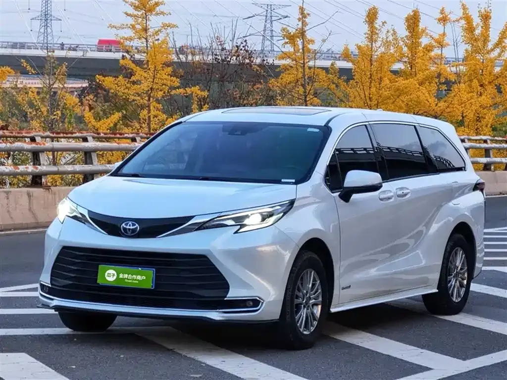 Toyota Sienna — фото 8