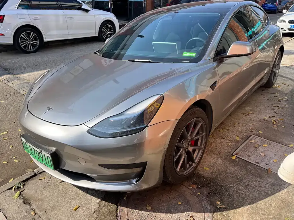 Tesla Model 3 — фото 1