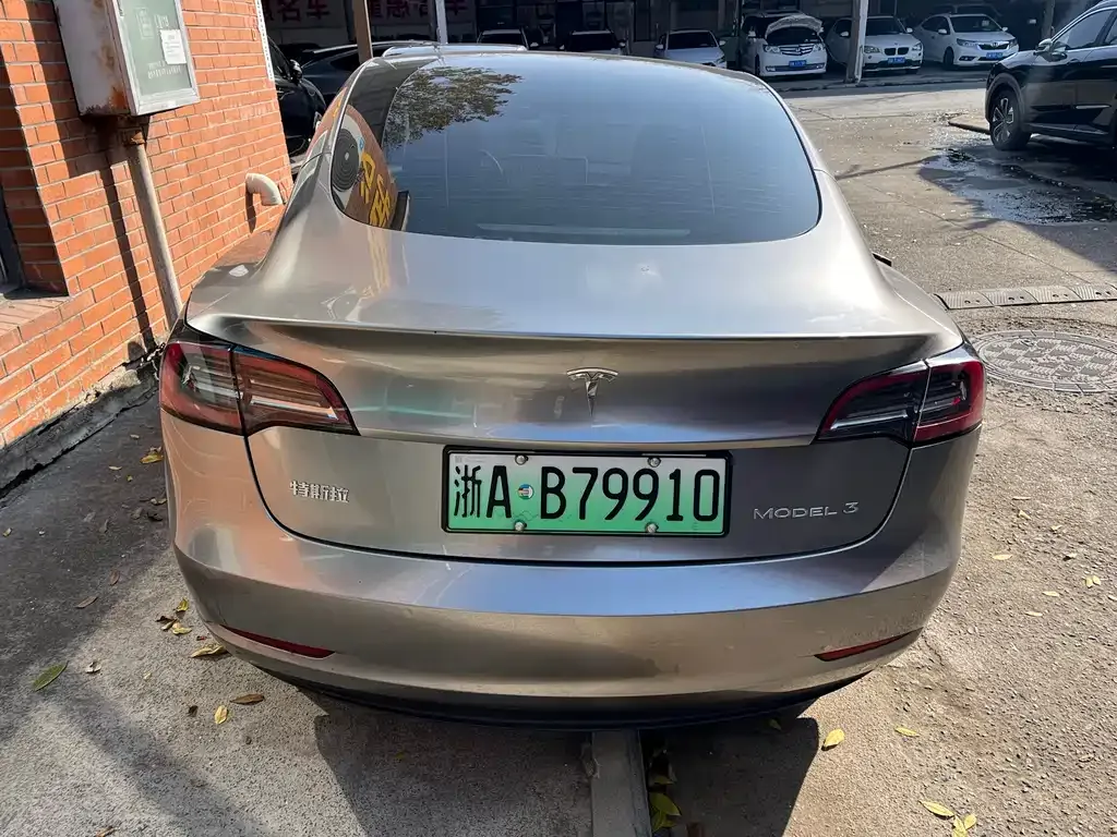 Tesla Model 3 — фото 4