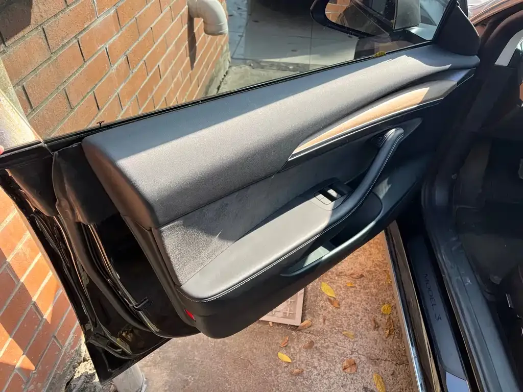 Tesla Model 3 — фото 3