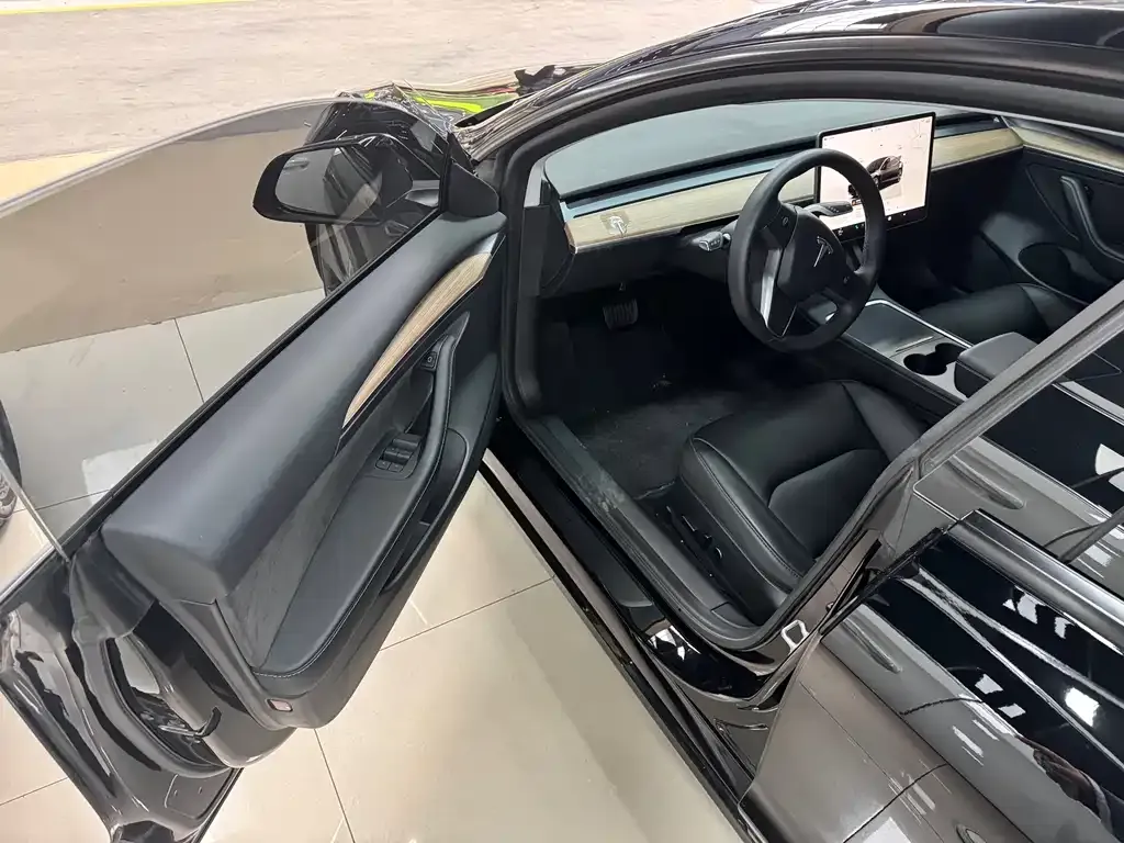 Tesla Model 3 — фото 10