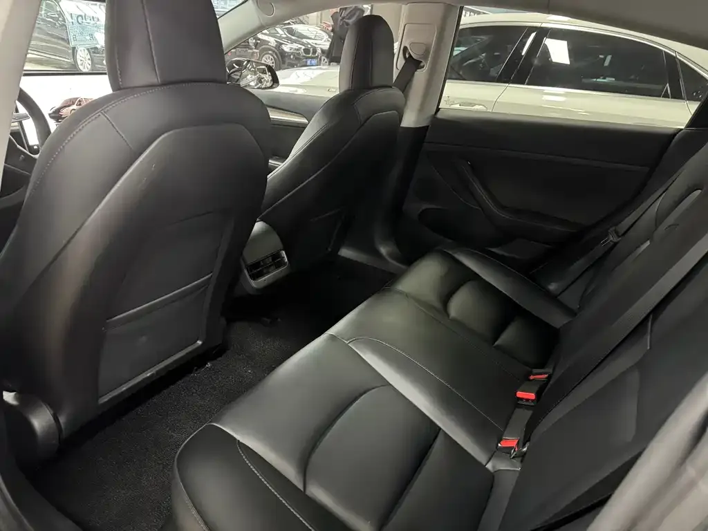 Tesla Model 3 — фото 3