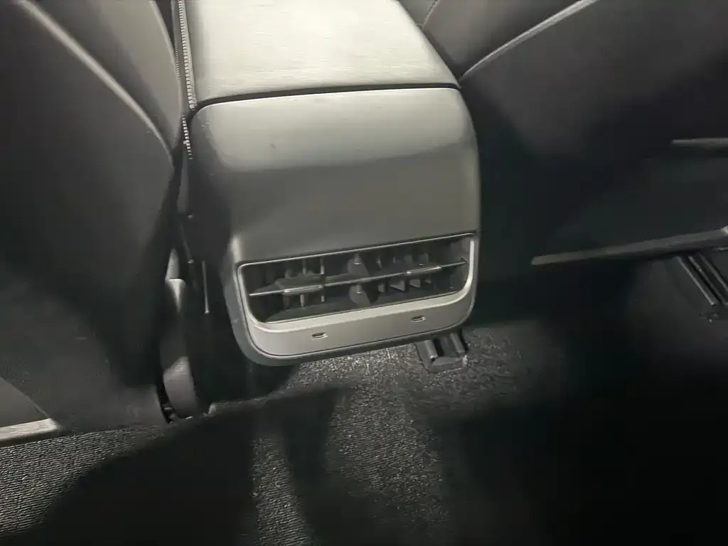 Tesla Model 3 — фото 4
