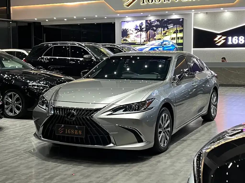 Lexus ES — фото 1