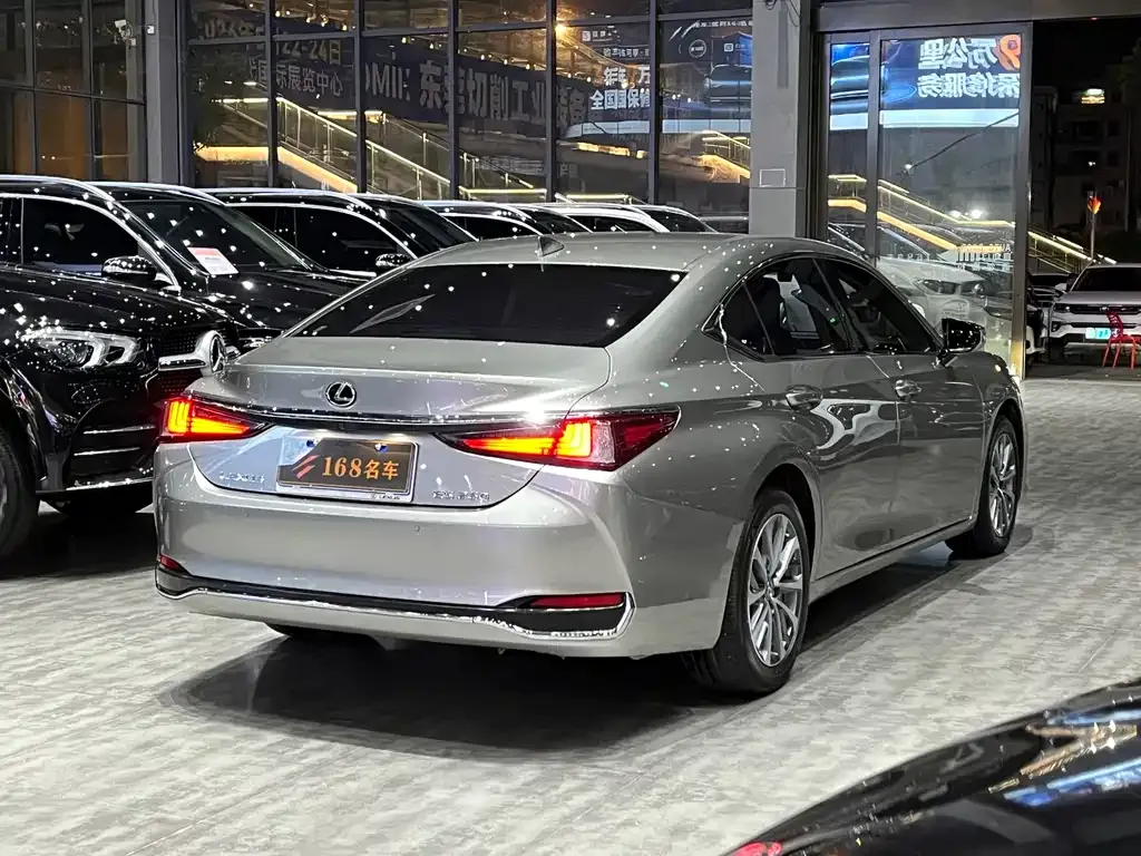 Lexus ES — фото 8