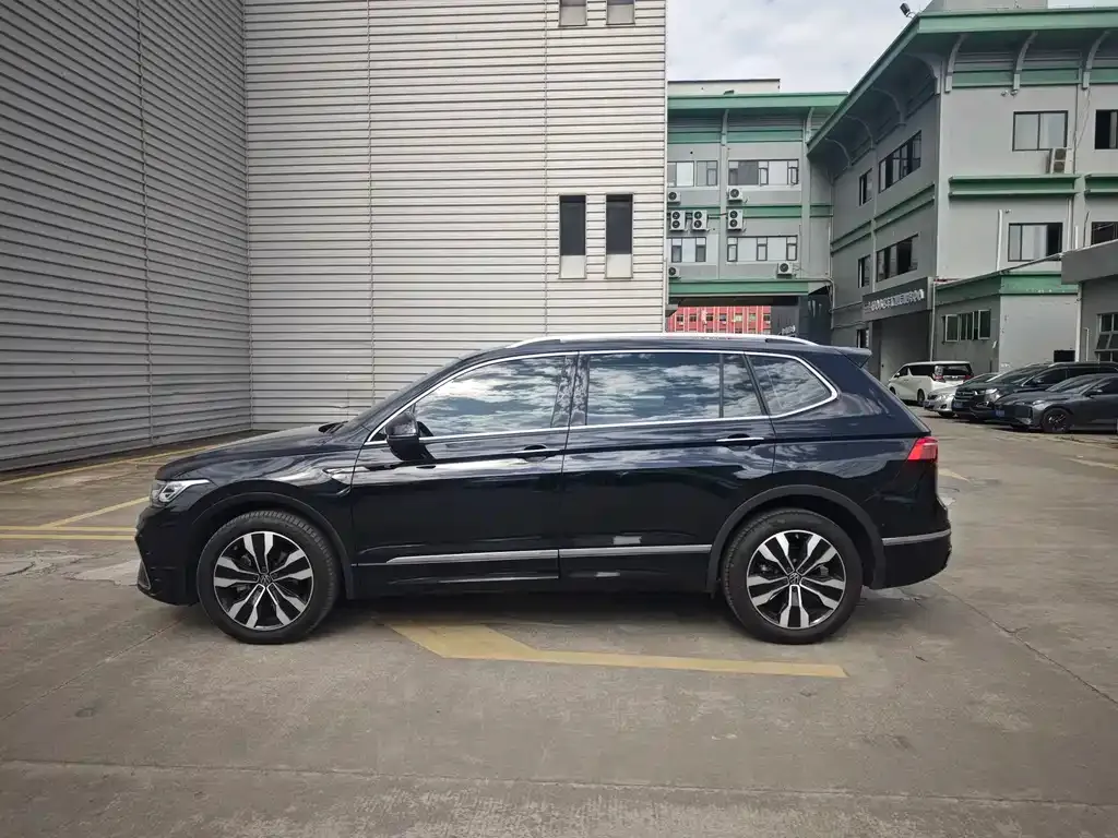 Volkswagen Tiguan L — фото 3