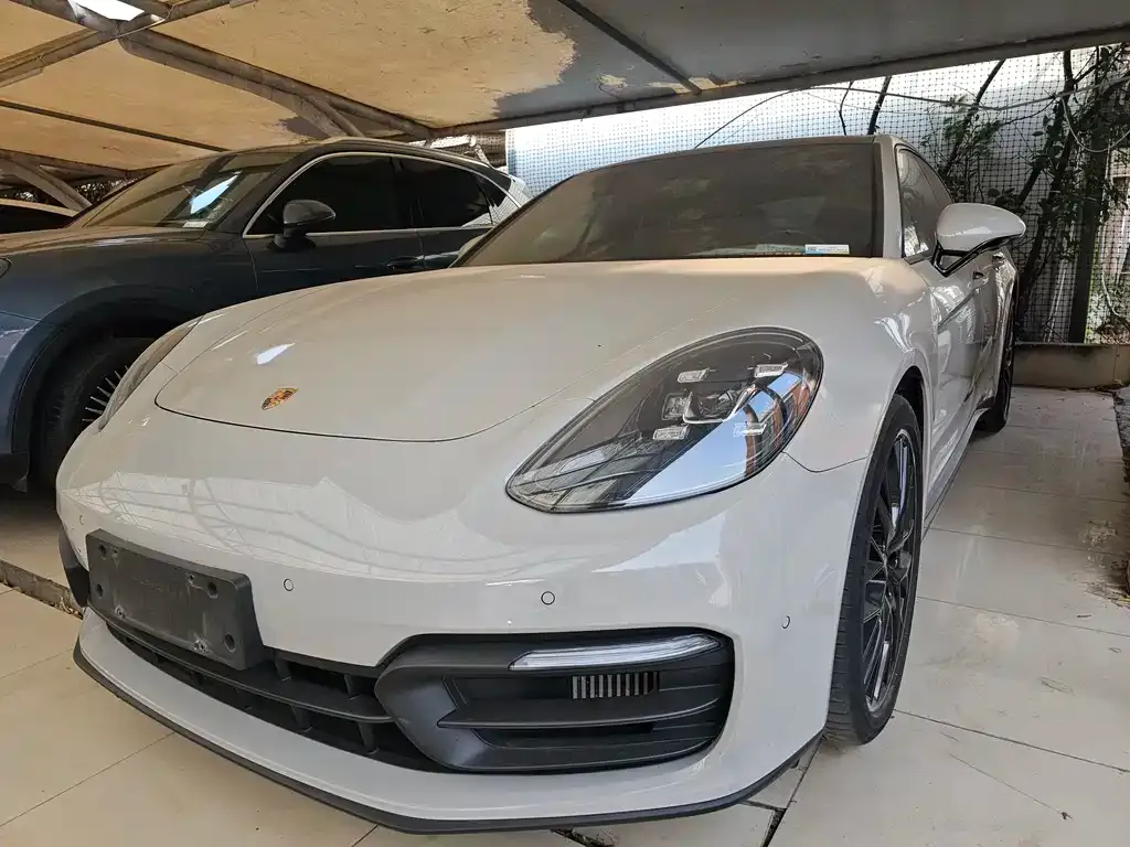Porsche Panamera — фото 1