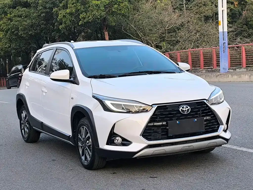 Toyota Yaris L — фото 9