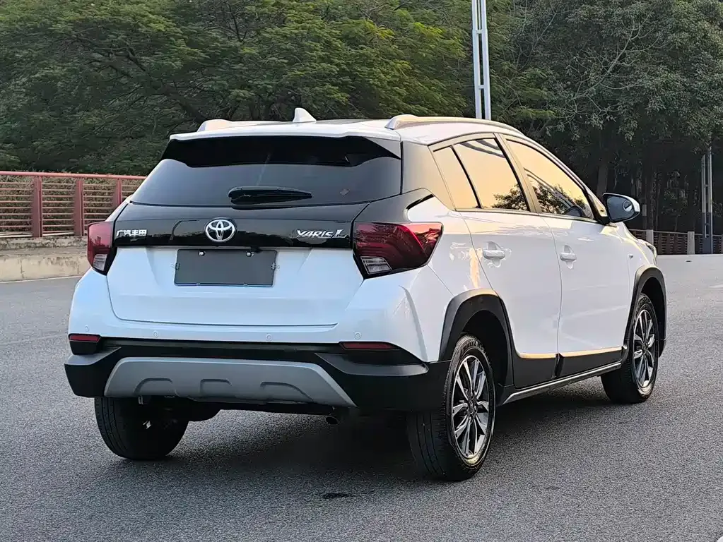 Toyota Yaris L — фото 7