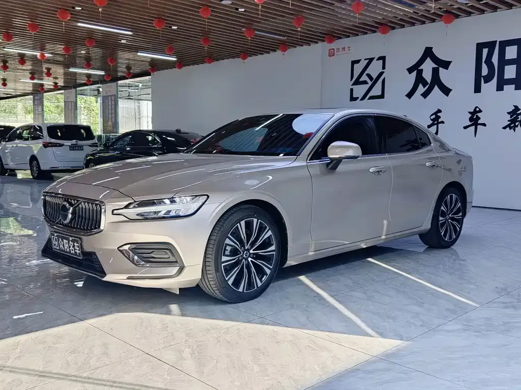 Volvo S60 — фото 1
