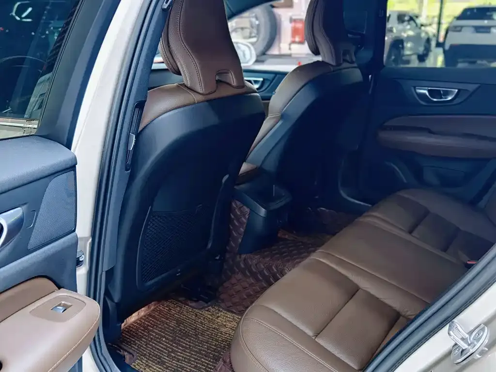 Volvo S60 — фото 10