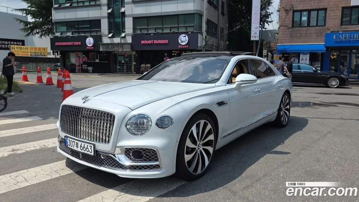 Bentley Flying Spur — фото 1